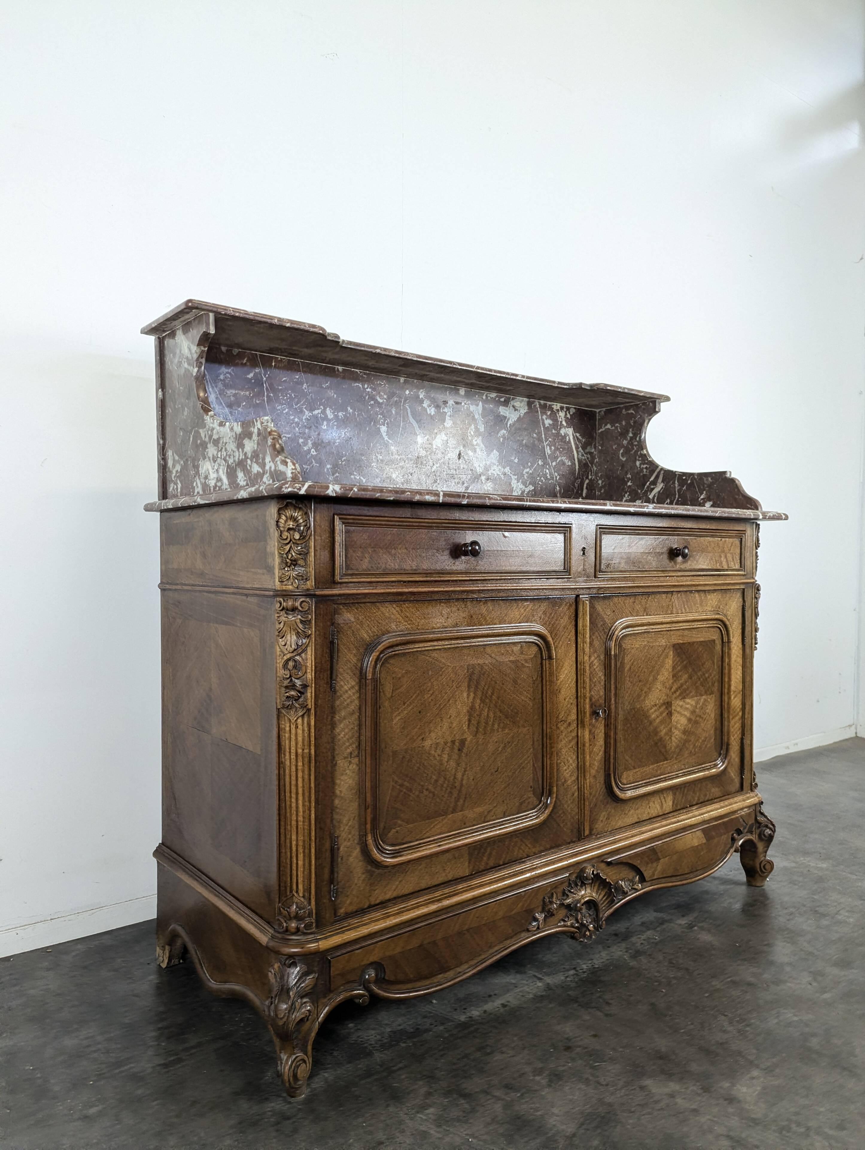 Meuble de salle de bain de style Louis XV