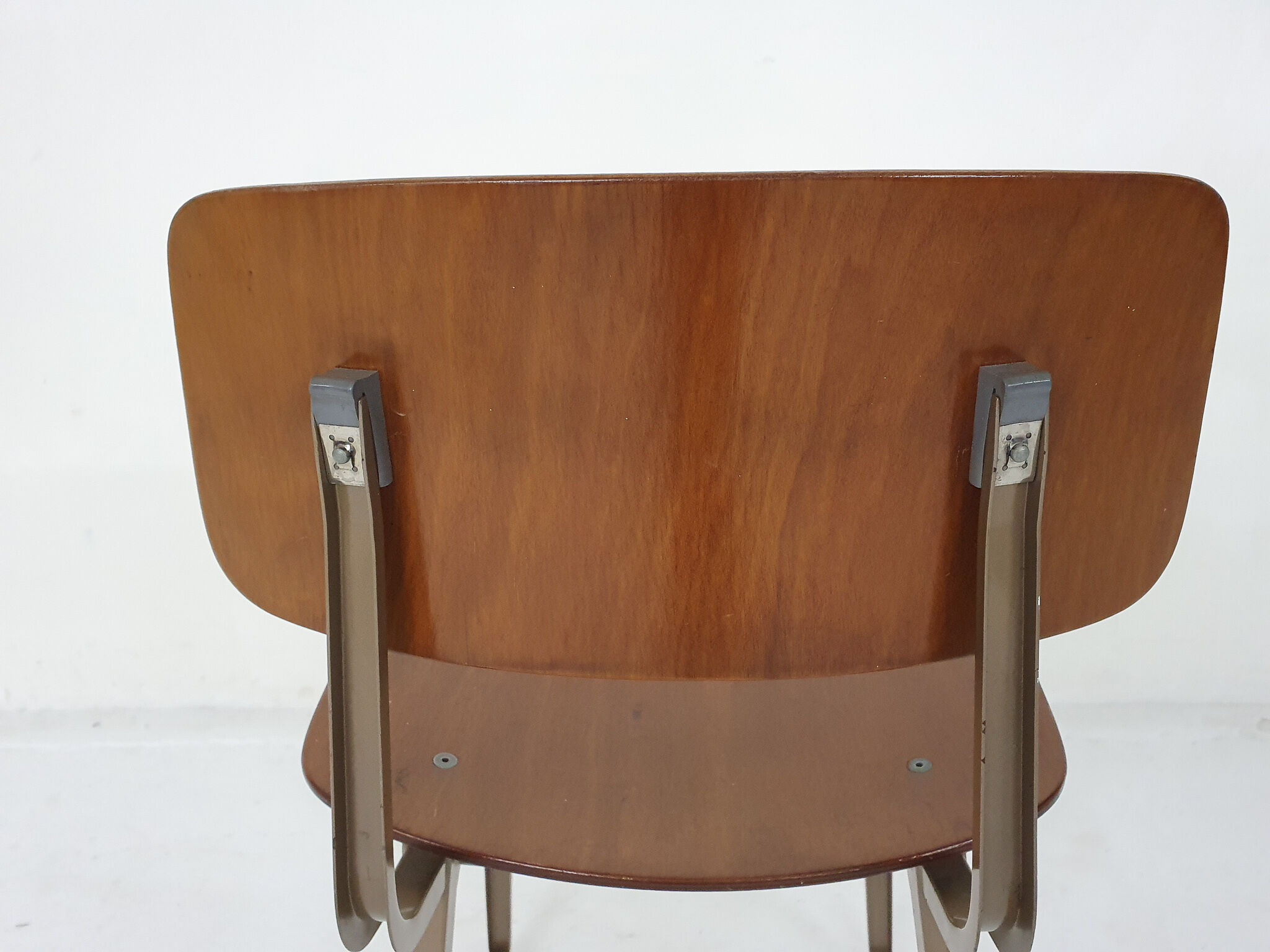 Friso Kramer fro Ahrend de Cirkel, Revolt dining chair, The Netherlands