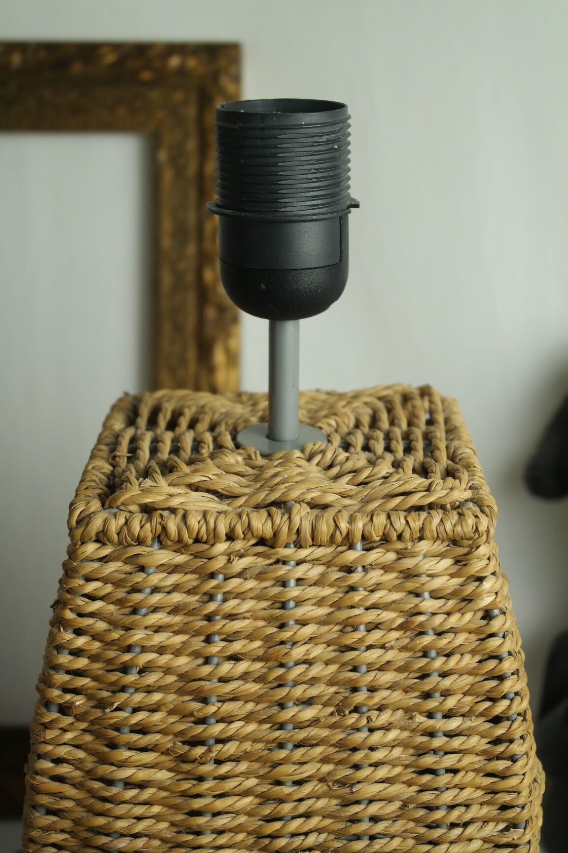 Vintage twisted natural rattan lamp foot