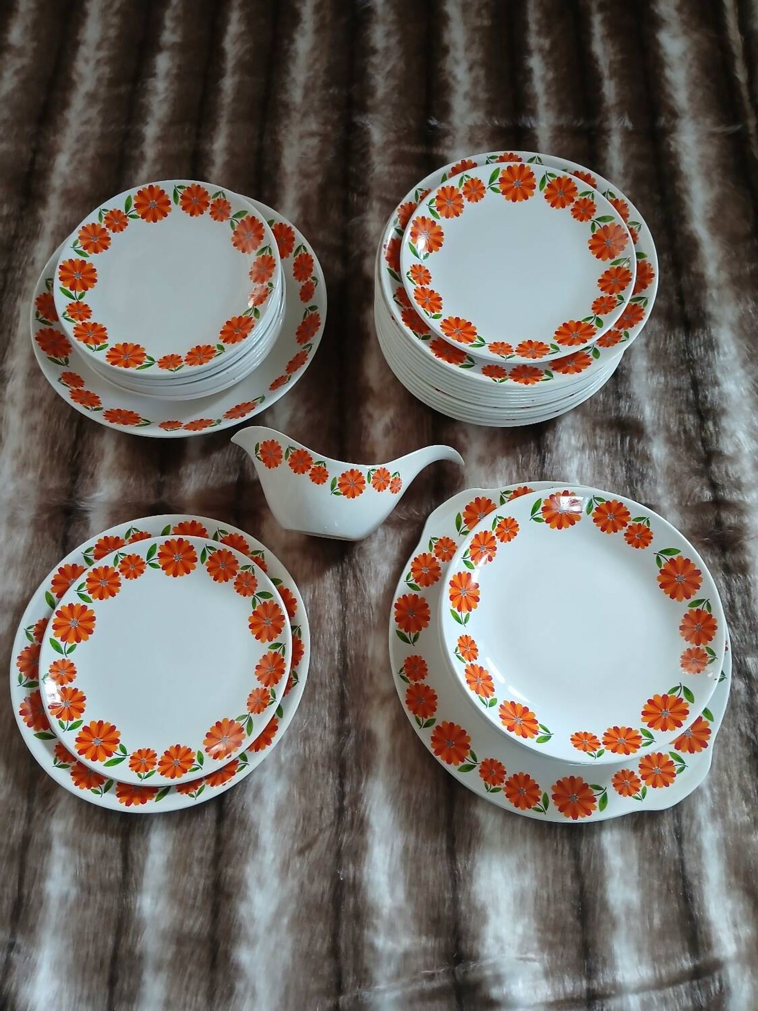 13 assiettes plates vintages Moulin des Loups