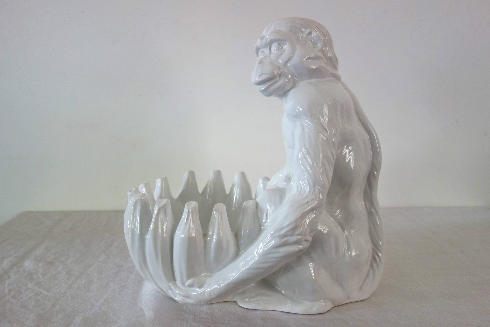 Vintage single cache-pot with ceramic bananas, Italy.