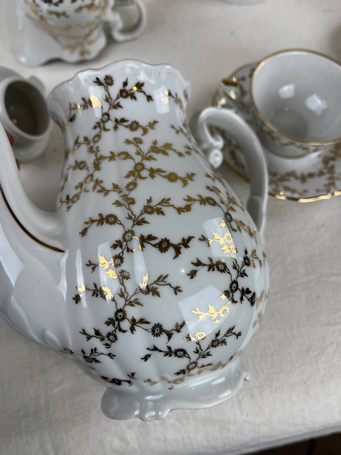 Antique coffee service in fine gilded porcelain – for 6 people – Vintage