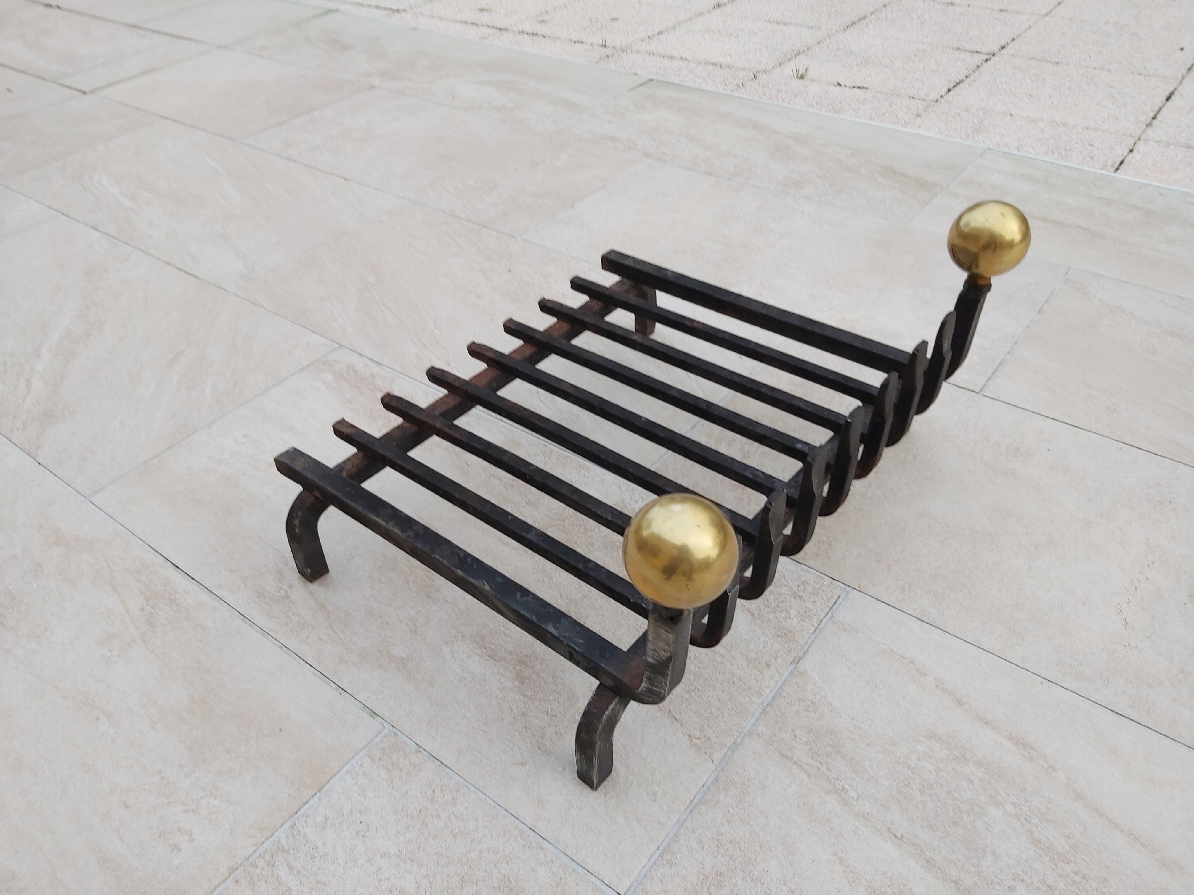 Cast iron log holder