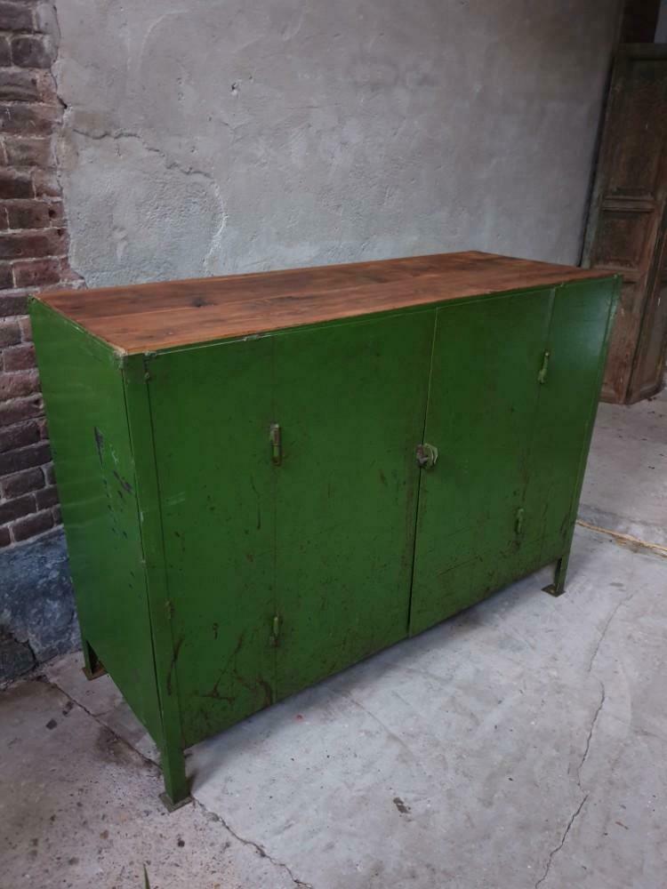 Comptoir industriel en acier vert