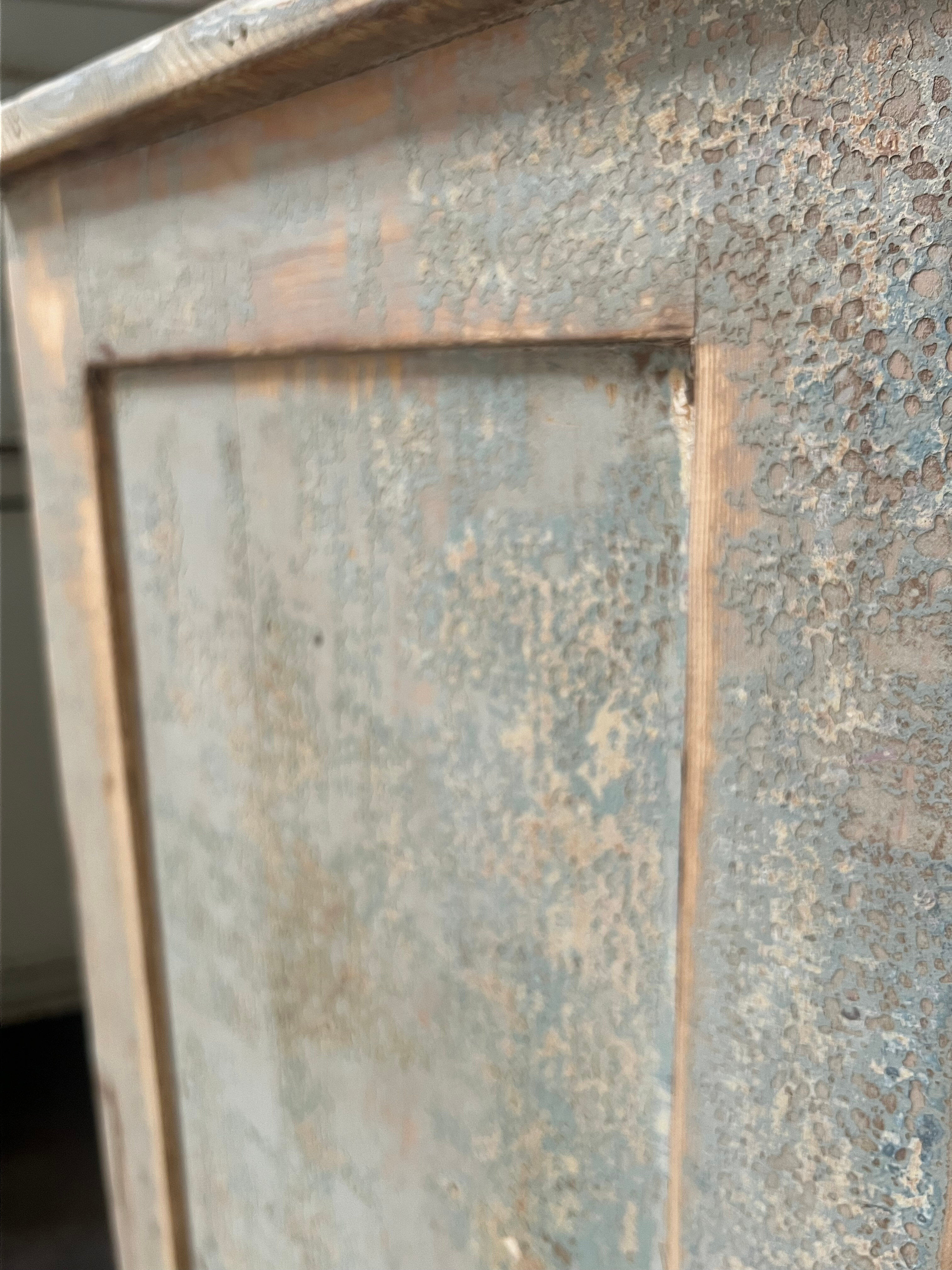 Buffet painted