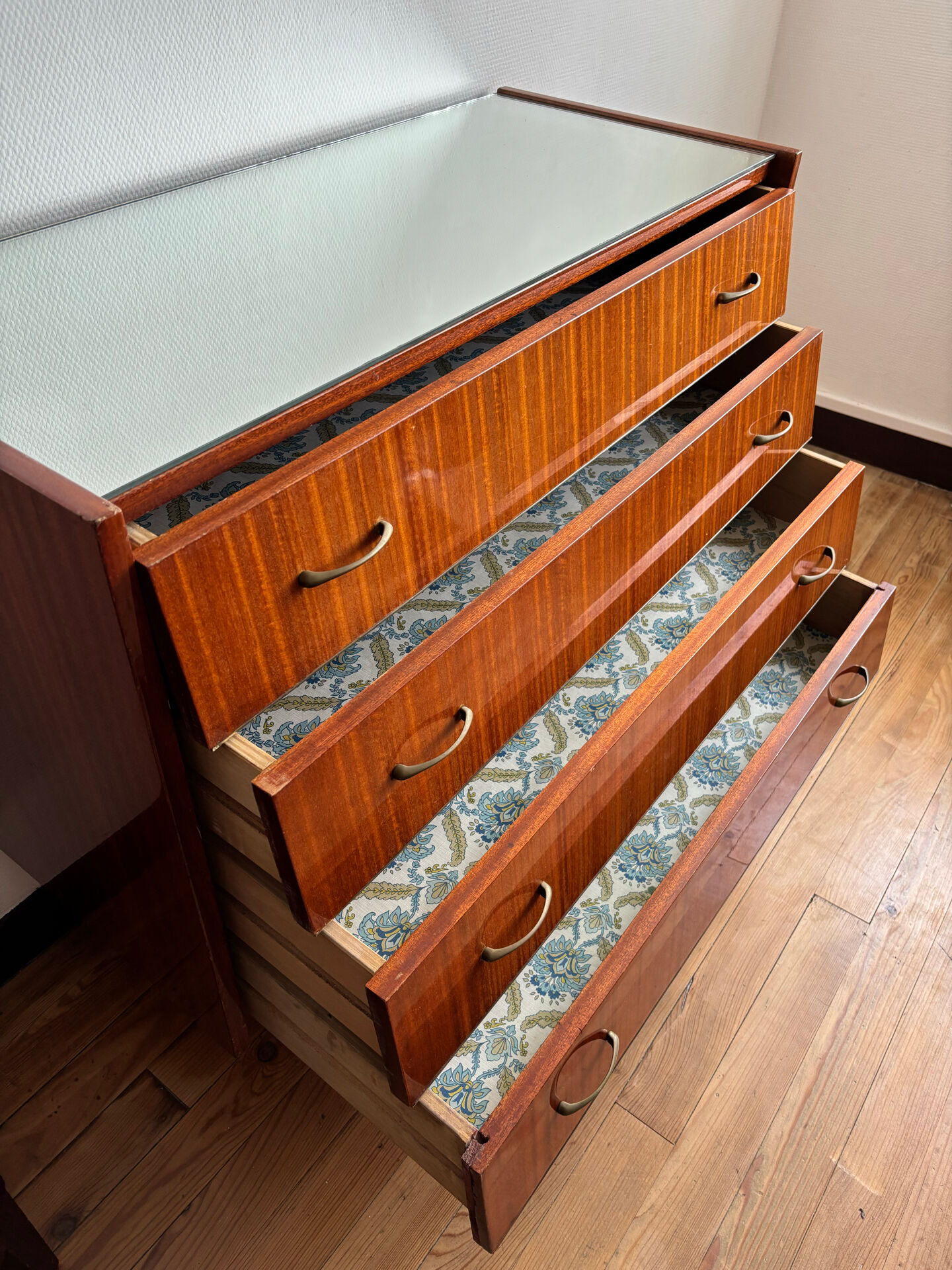 Vintage chest of drawers