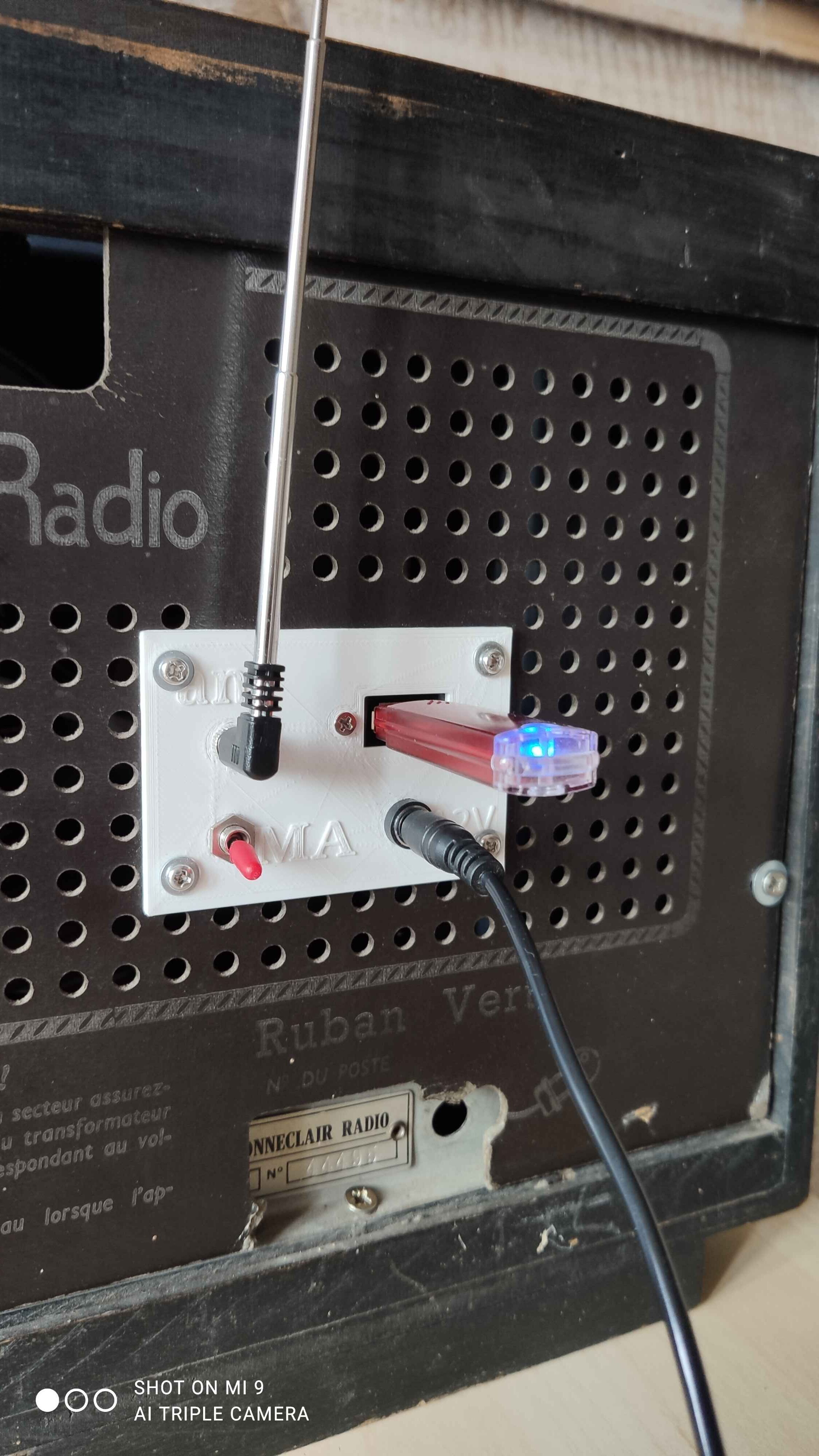 Sonneclair radio – green ribbon model (1952) – Bluetooth compatible