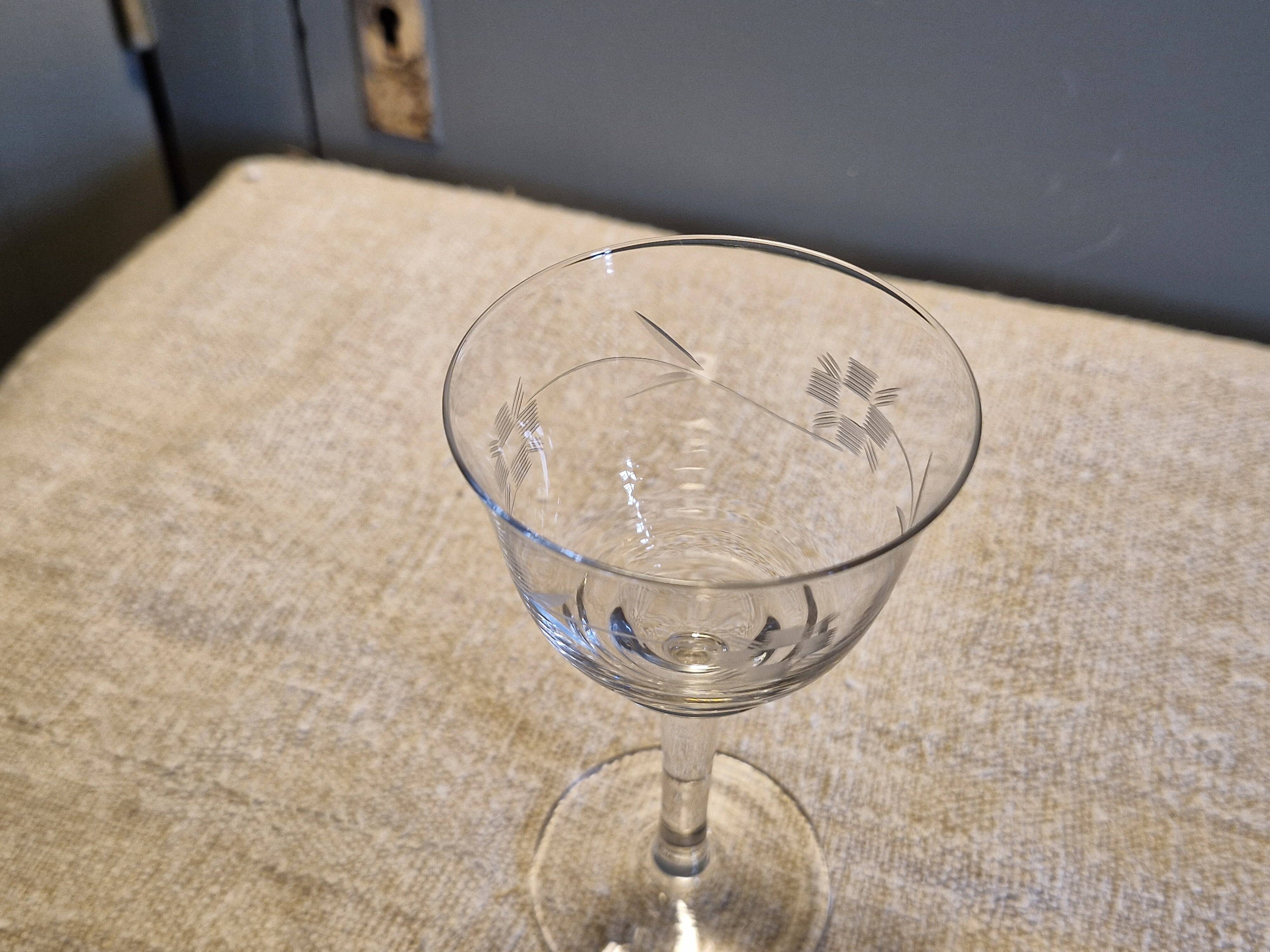 7 antique white wine/port glasses in crystal in excellent condition.