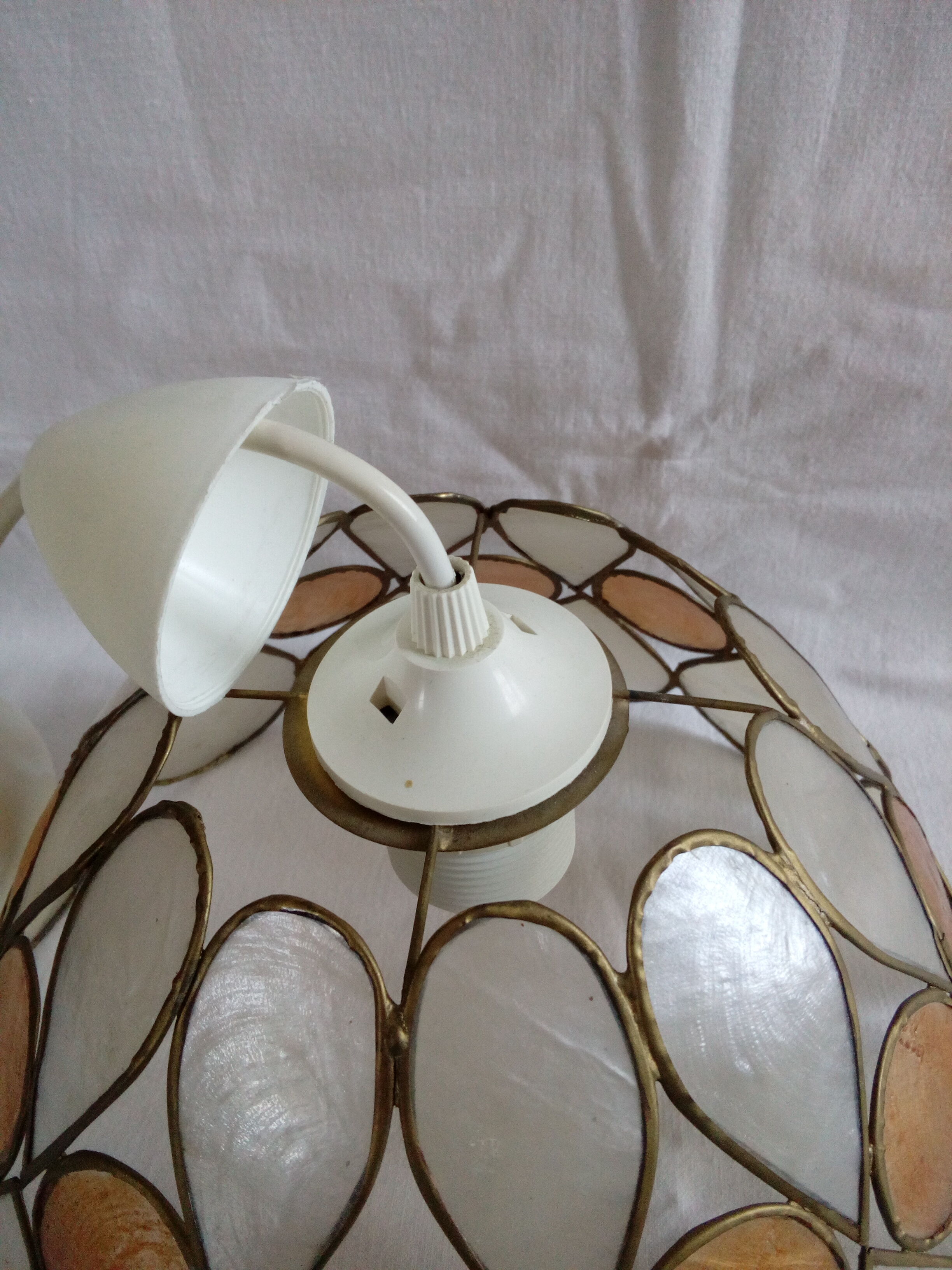 Mother-of-pearl hanging lamp