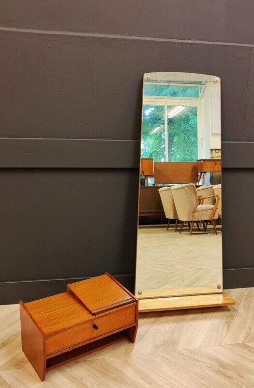 Hanging cabinet and mirror