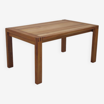 Solid oiled elm table, Vendée model, at Regain