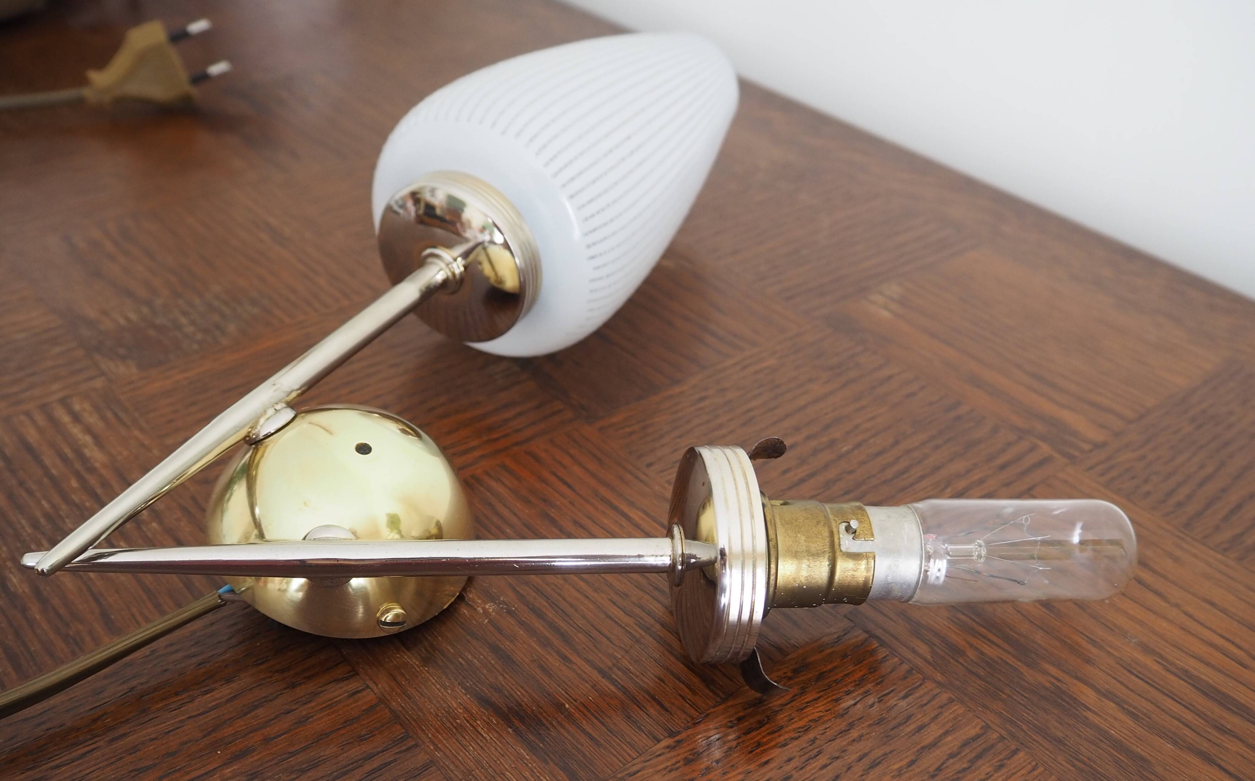 Double brass wall lamp from the 1960s - White glass globe