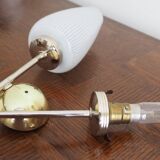 Applique double en laiton des années 1960- Globe en verre blanc