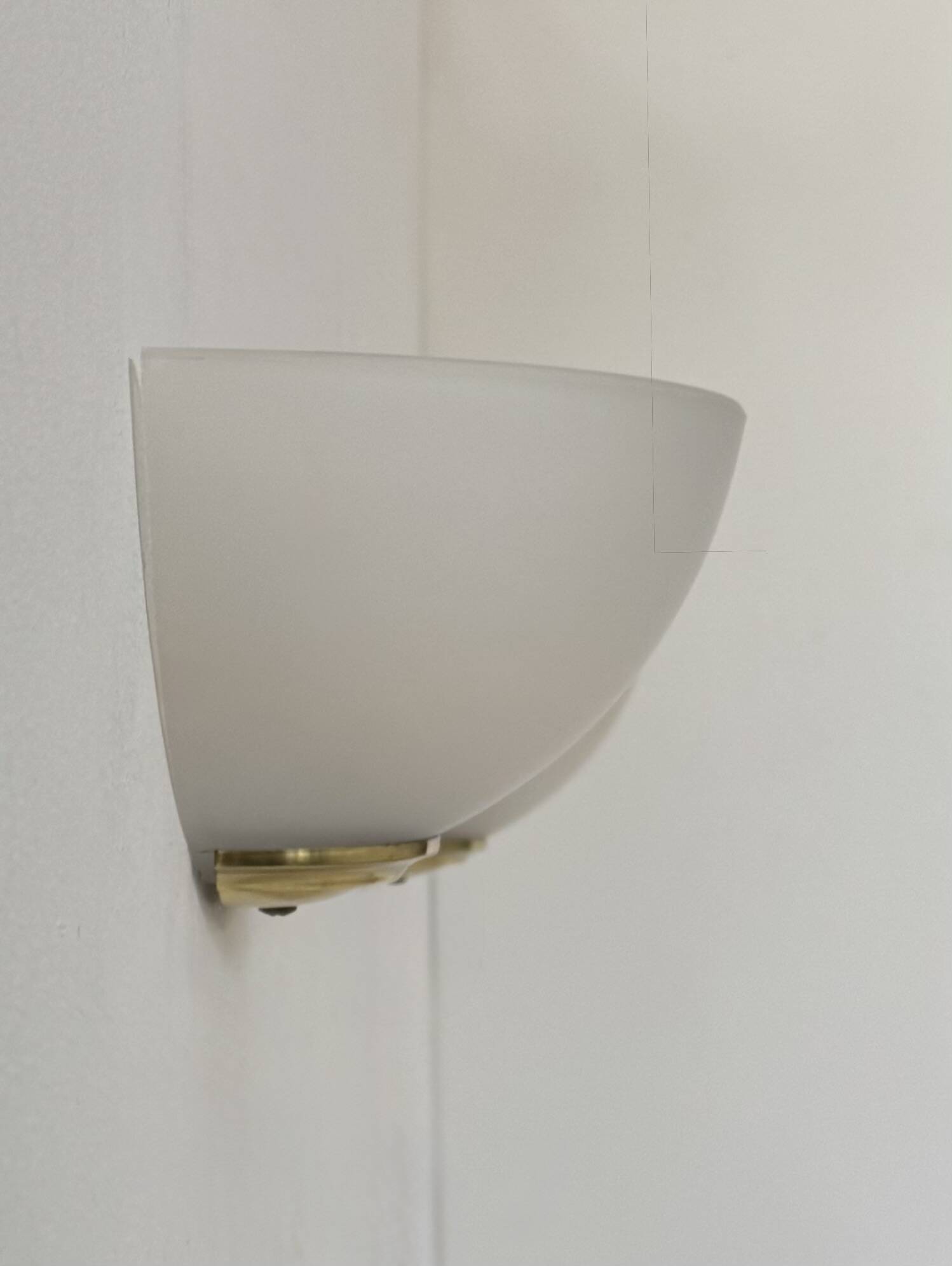 Paire d’applique vintage, verre sablée et laiton, France, 1970