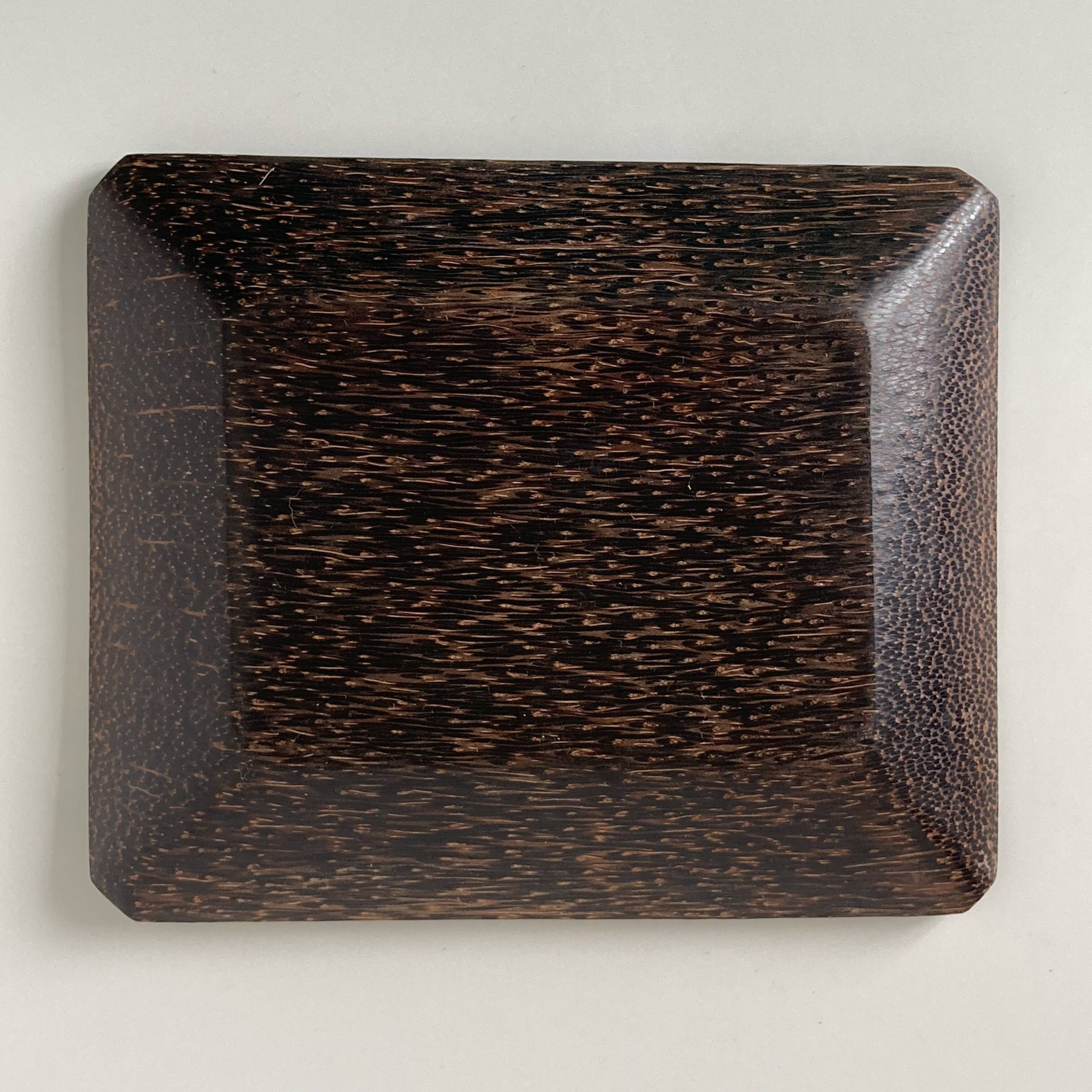Set of two small trays or catchalls in Art Deco style made of palm wood.