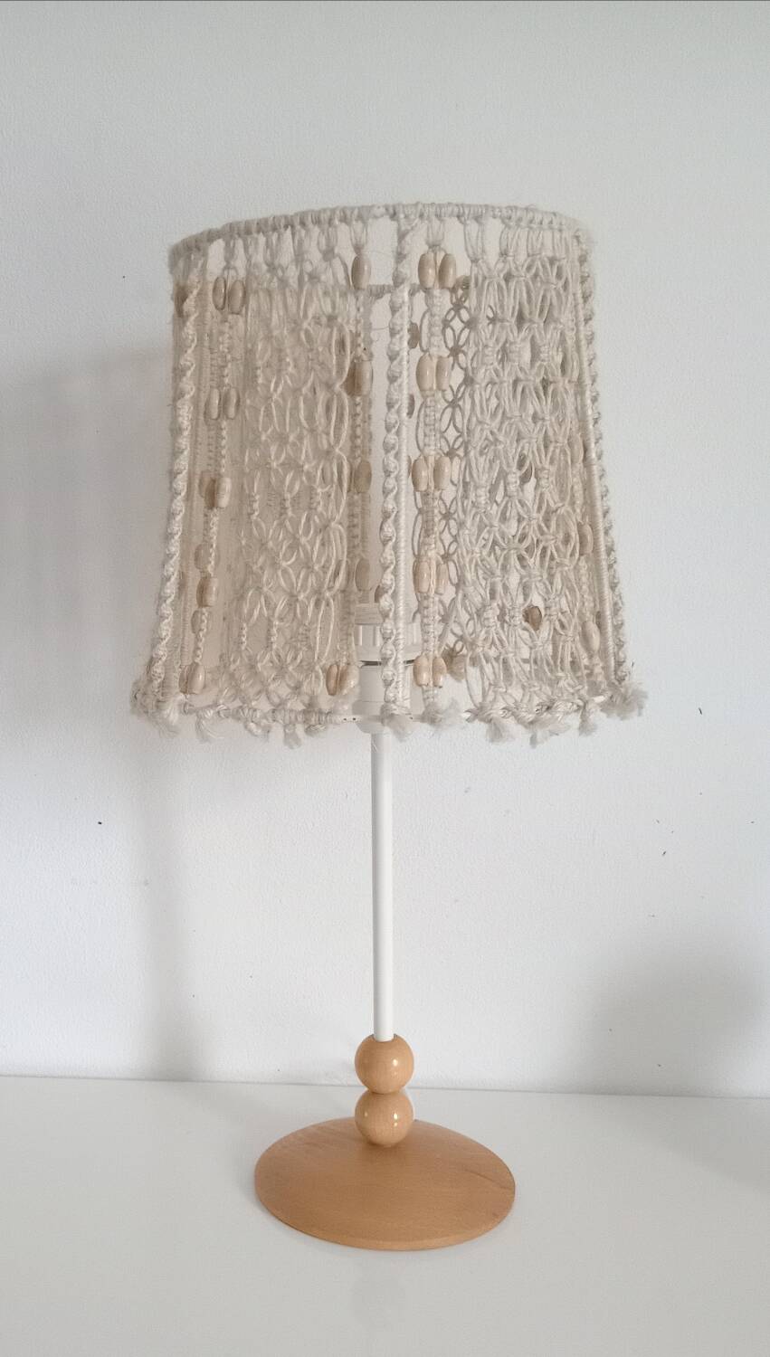 Table lamp