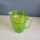 Pichet vintage en verre moulé vert