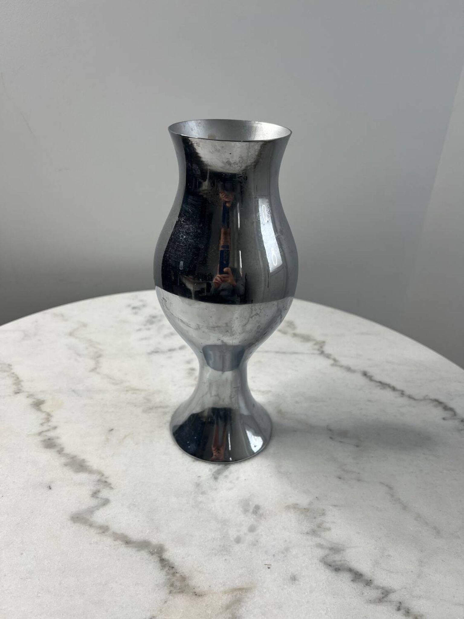 Vase métallique