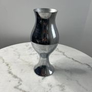 Vase métallique