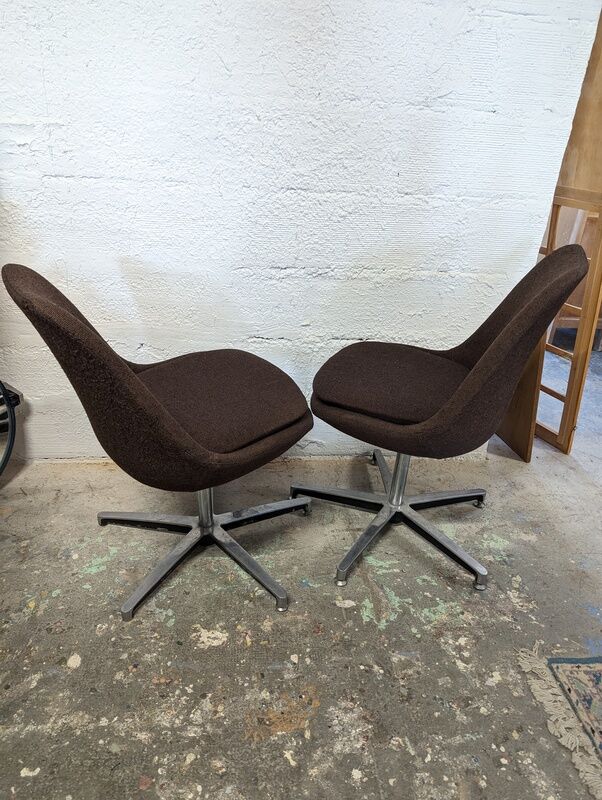 Swivel vintage chair
