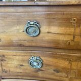 Commode en noyer de style louis xv,  du xix siècle.