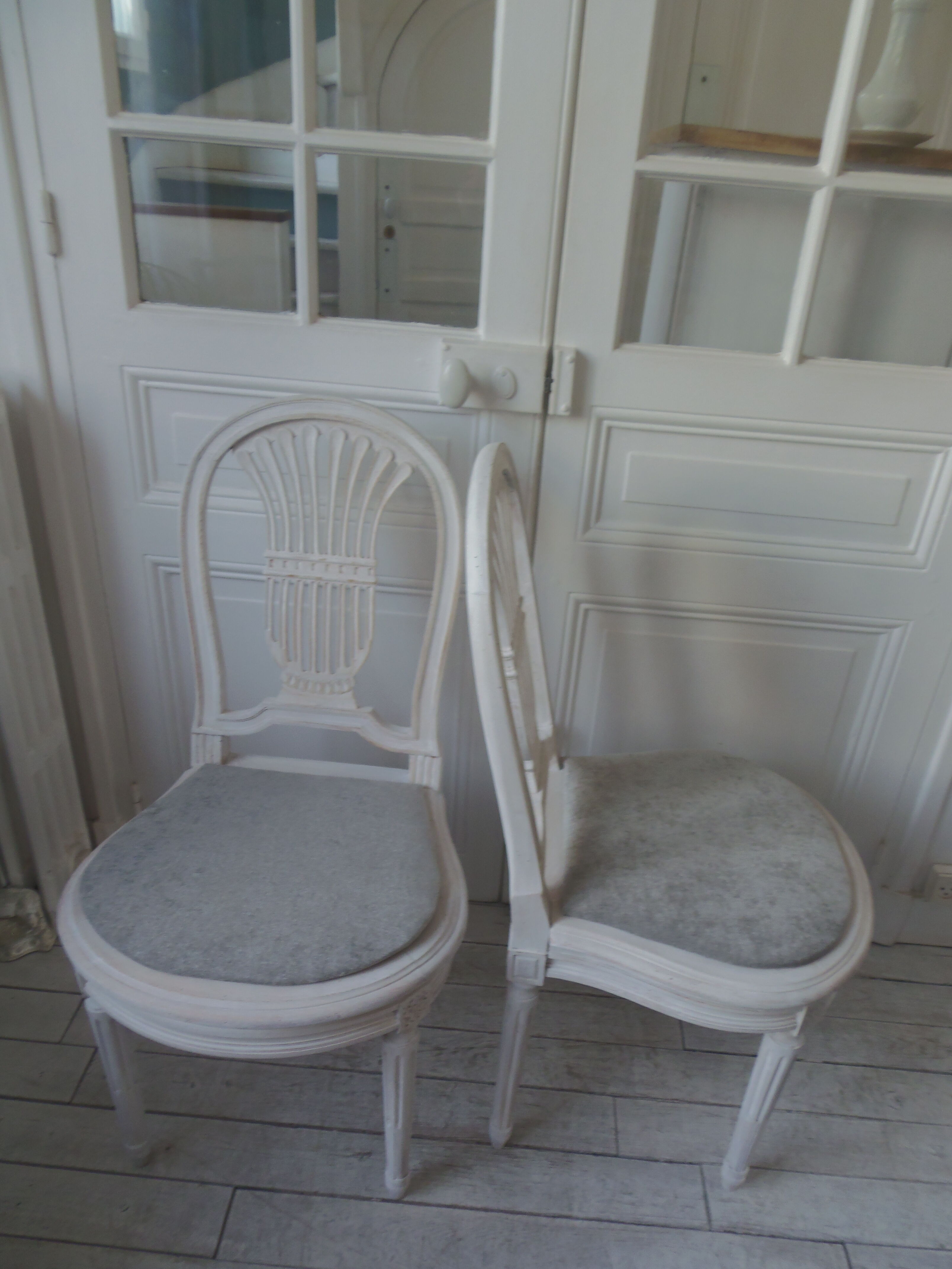 2 louis xvi style chairs beautiful patina chalk bills, seats dressed in gray velvet