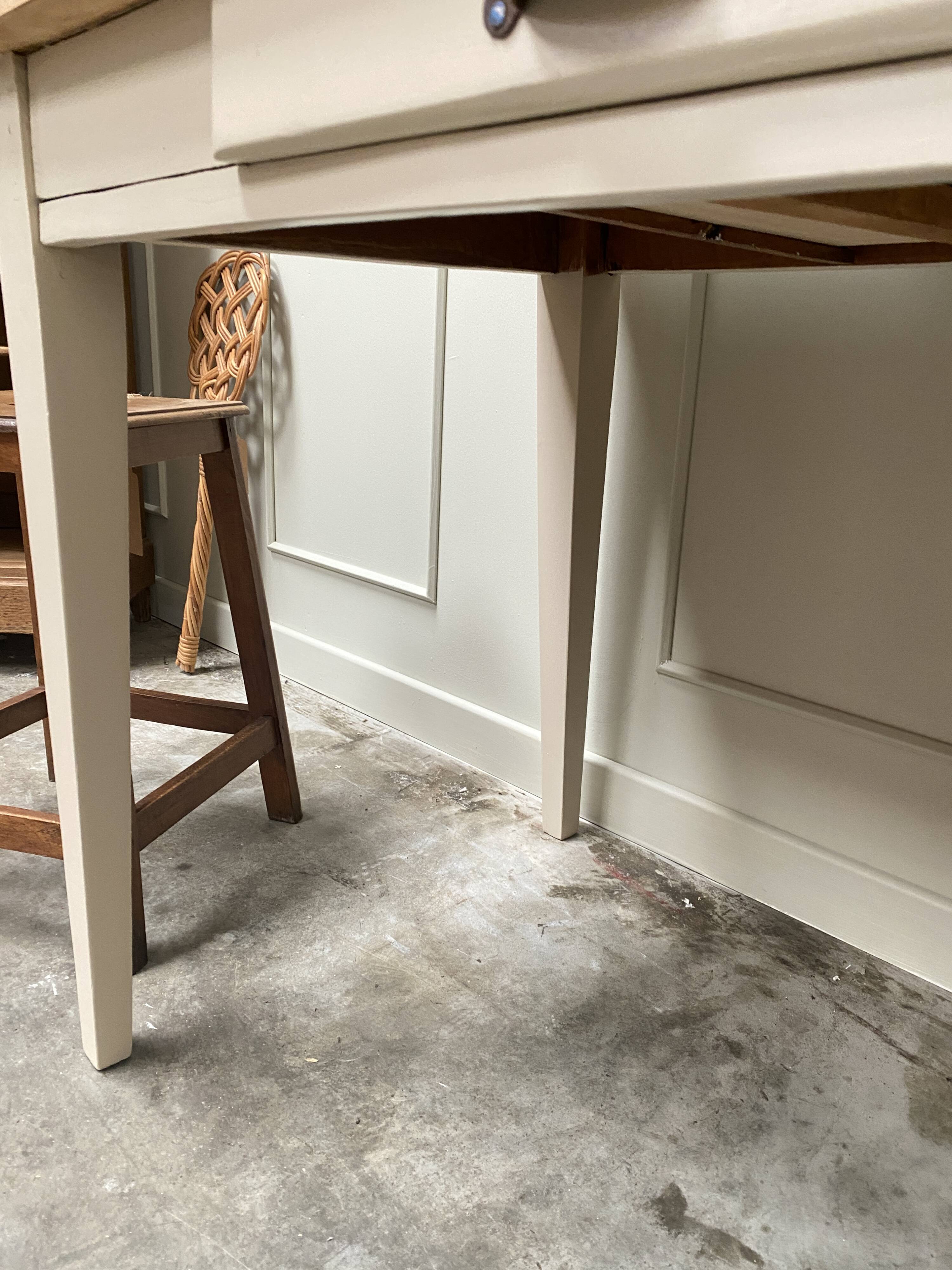 Petite table de ferme ou brureau