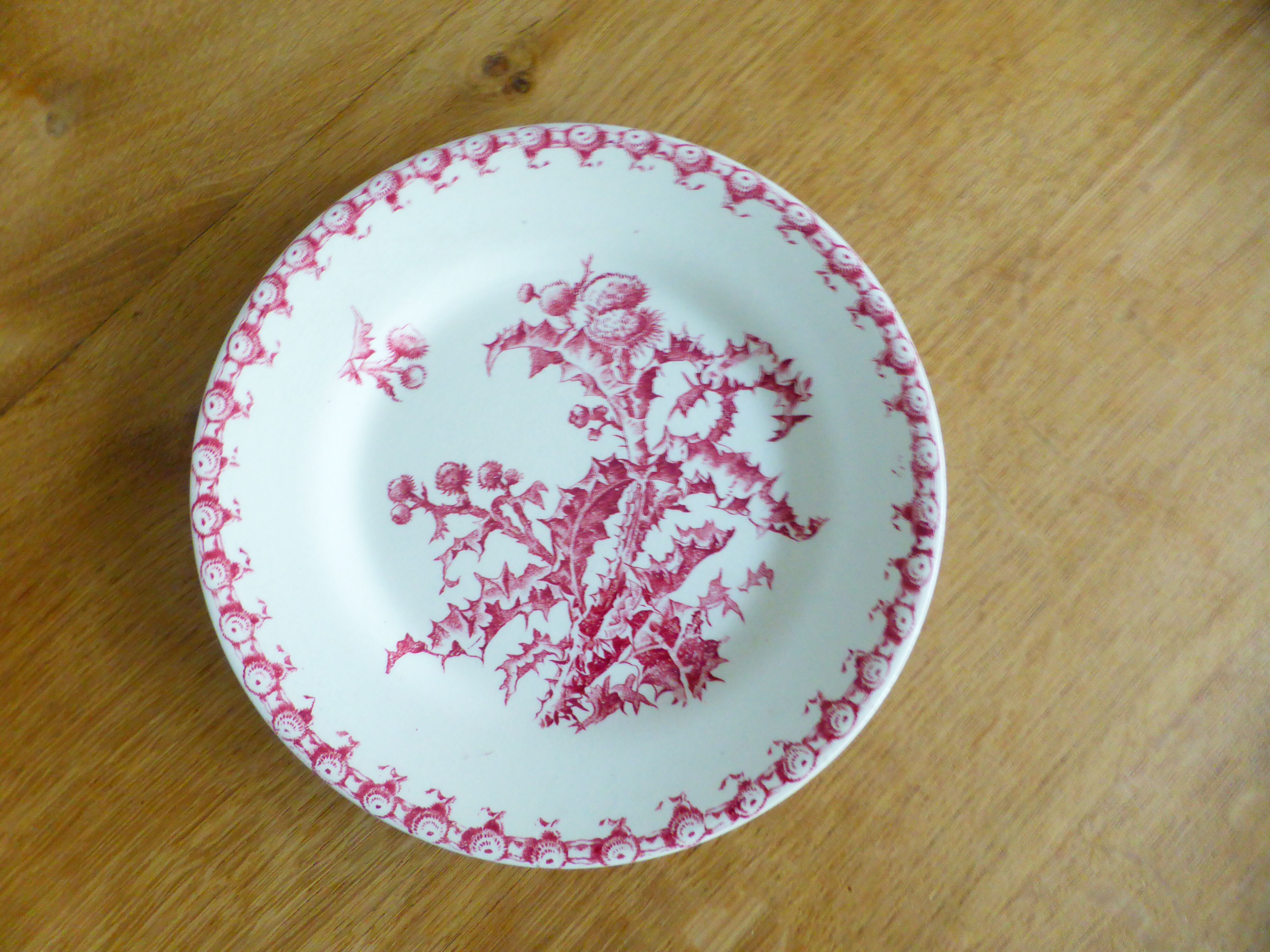 Dessert plate in Gien iron earth model Thistles