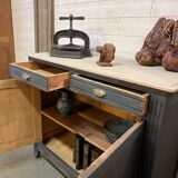 Black Parisian workshop buffet