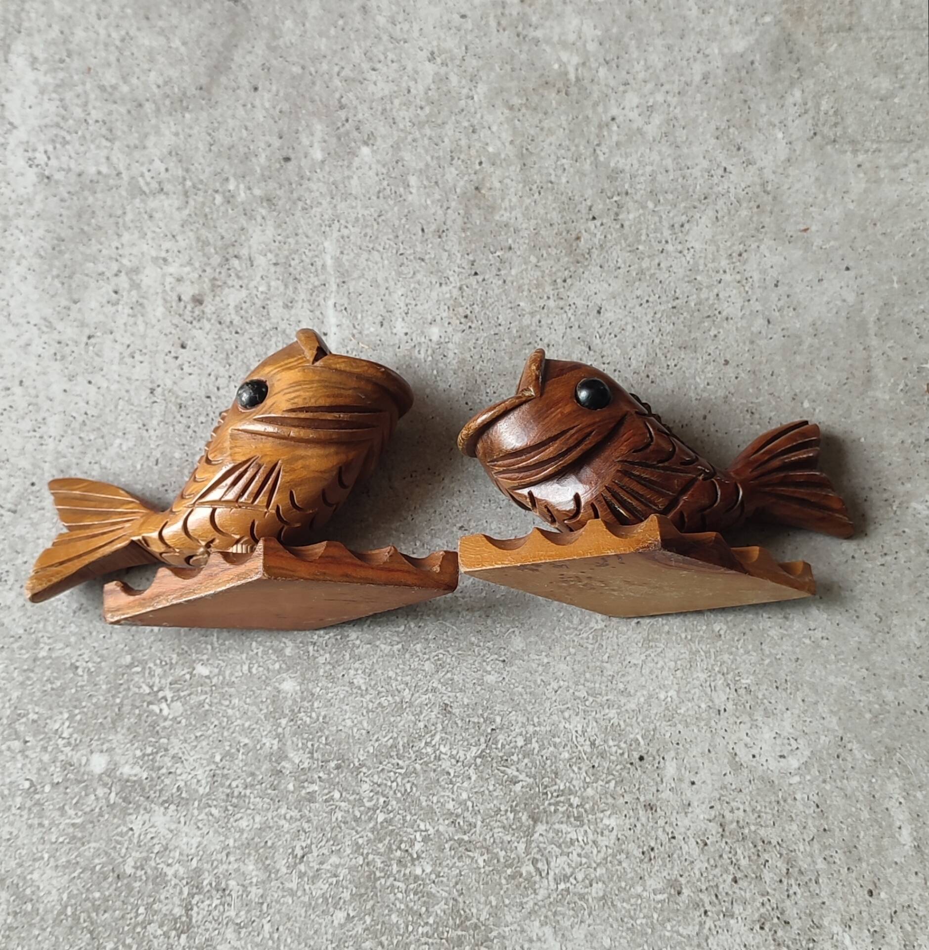 Duo de poissons porte-cure-dents vintage en bois sculpté