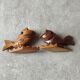 Duo de poissons porte-cure-dents vintage en bois sculpté