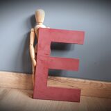 Letter sign E