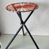 Folding wire tripod stool