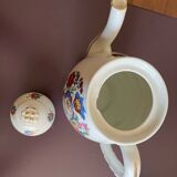 Cafetière en porcelaine à motifs floraux
