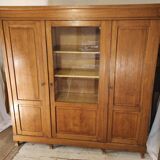 Trade library with showcase