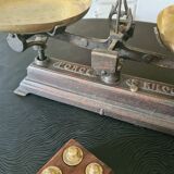 Roberval scale and weight