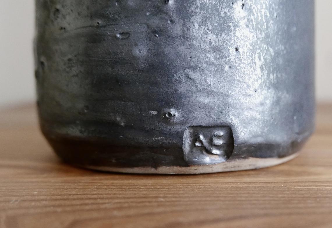 Black vase in Eric Astoul sandstone, the terminal