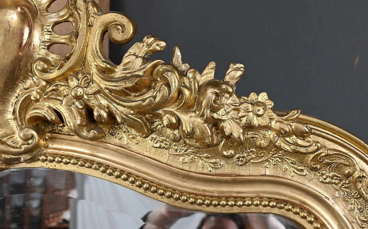 Bevelled mirror with pediment, Louis XV style – 2nd half of the 19th century