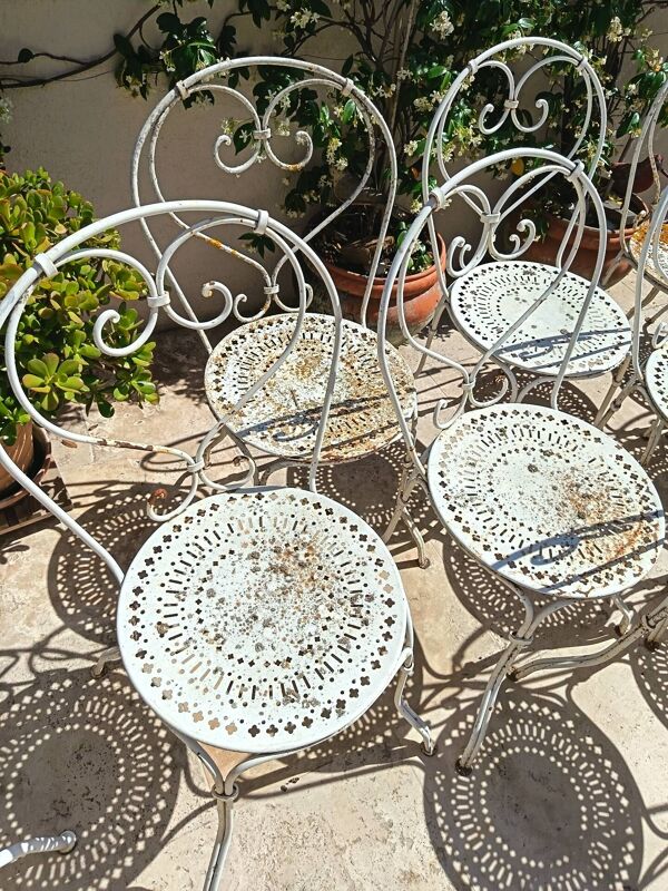 12 chaises Fermob 1900 et table Montmartre
