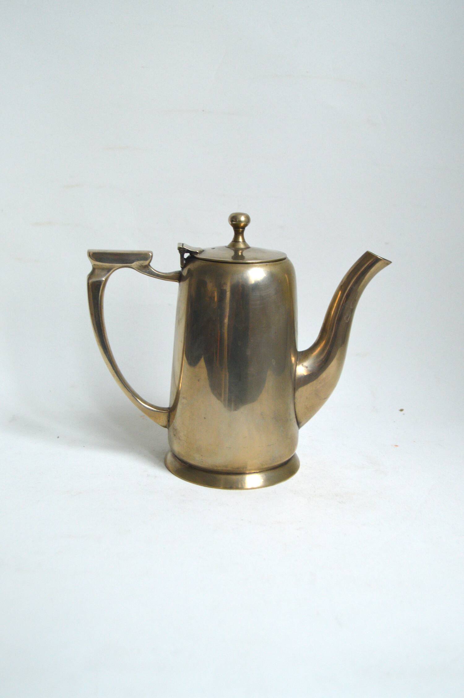 Ancienne théière en laiton