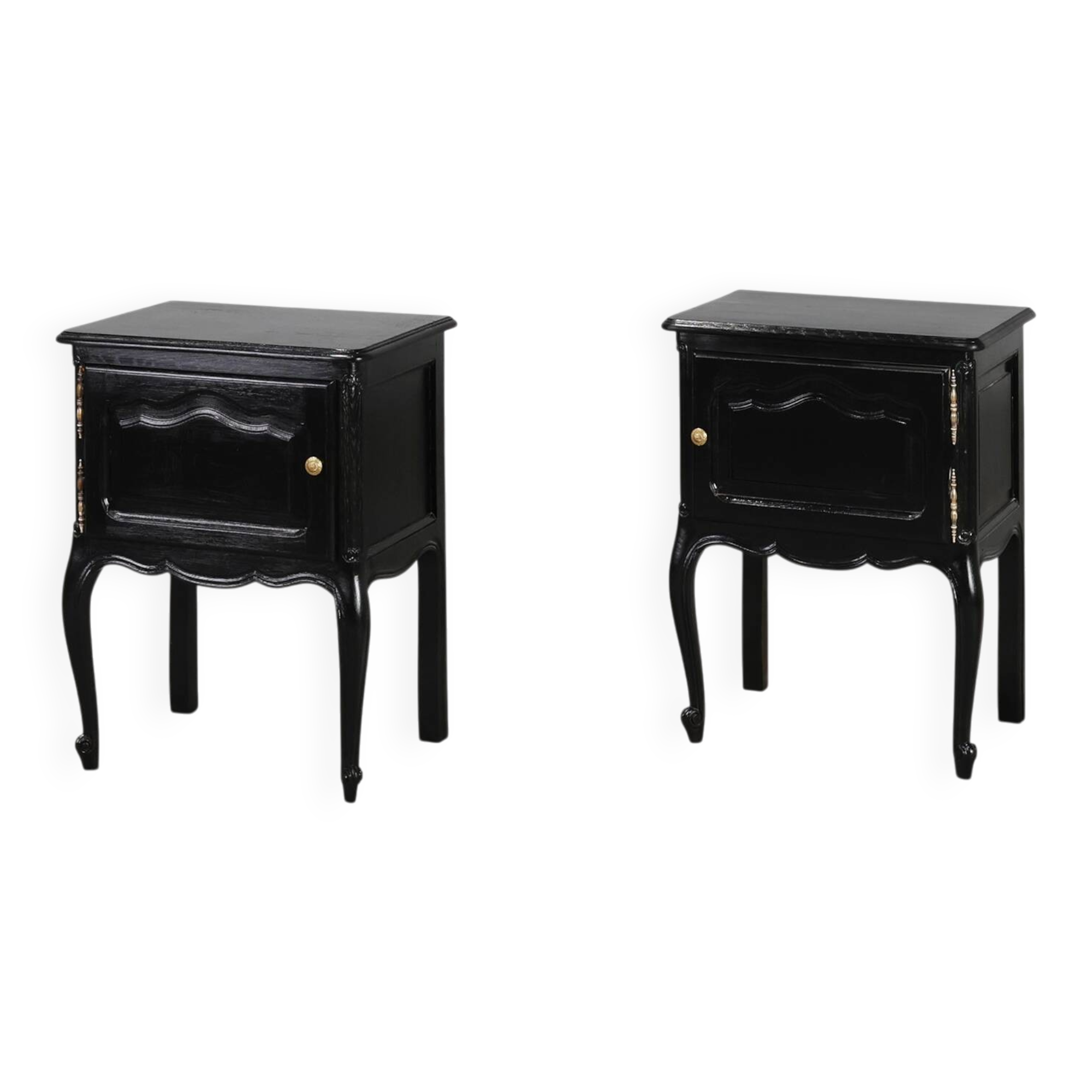 20th Century pair of French Louis XV Style Nightstands in Carved Wood