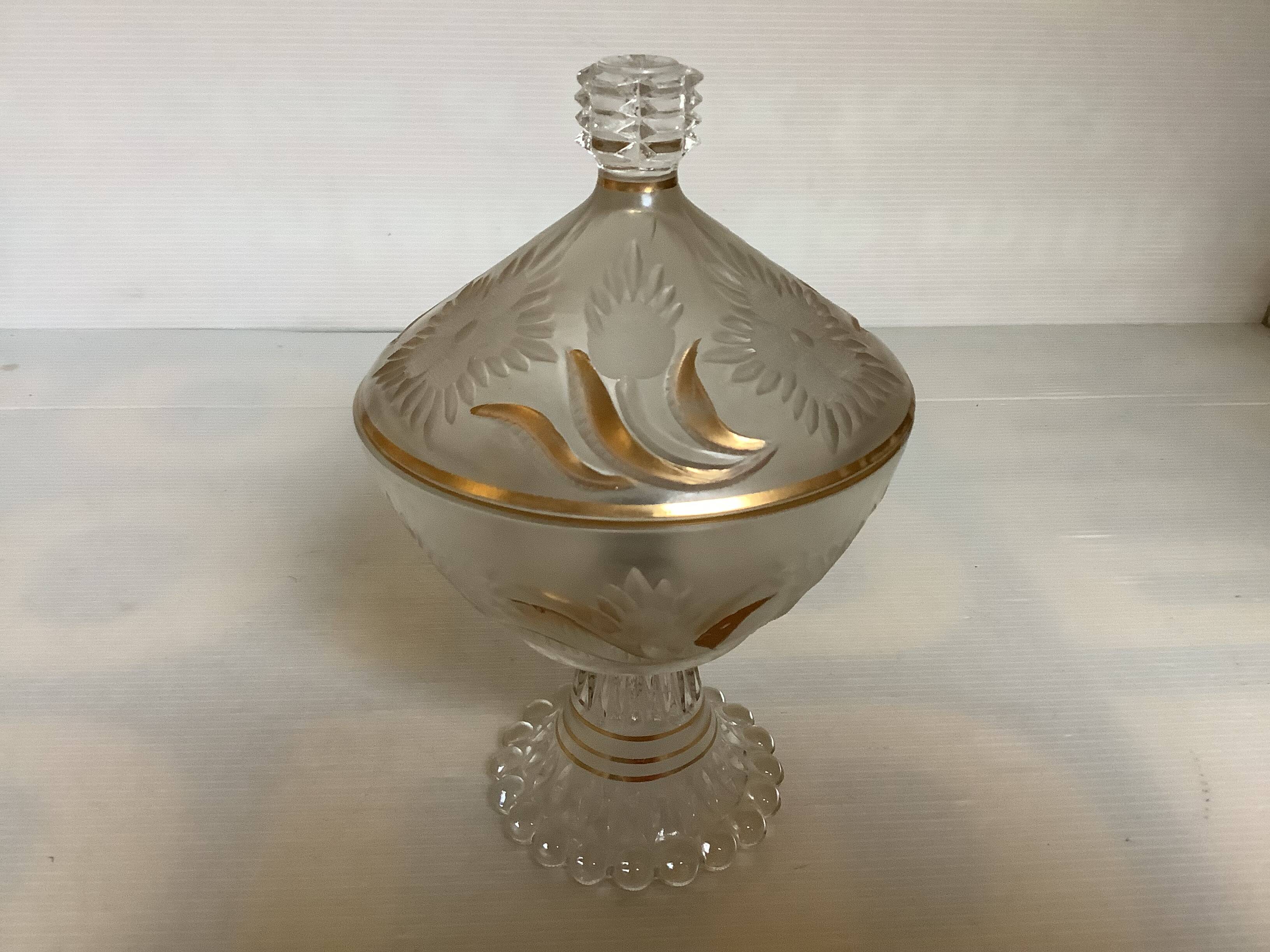 Pearl and gold bonbonnière base