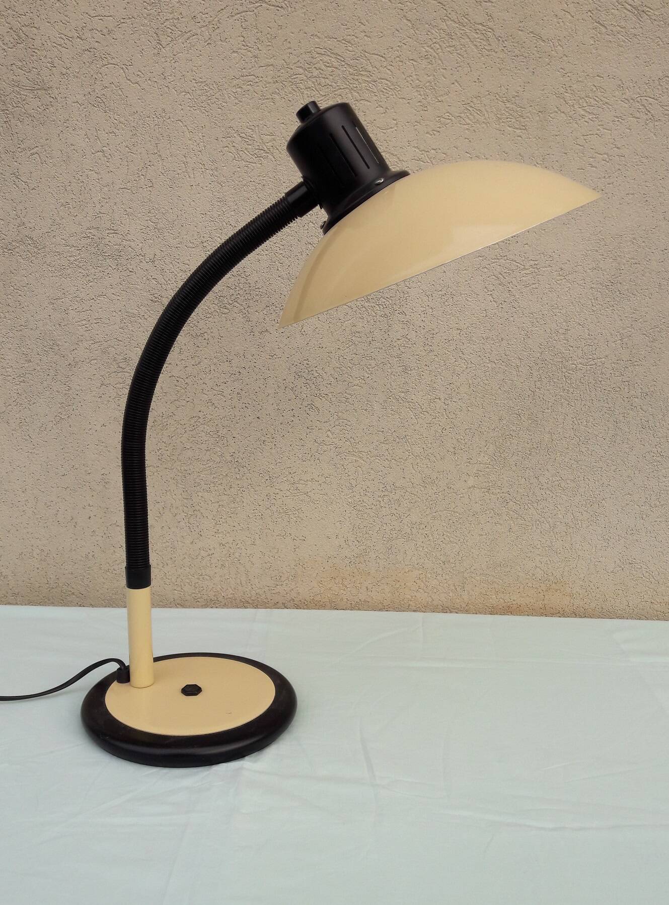 Desk lamp