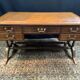 Grand bureau anglais en acajou de style Regency