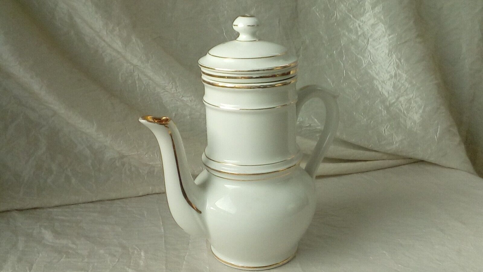 Theiere in villedieu porcelain