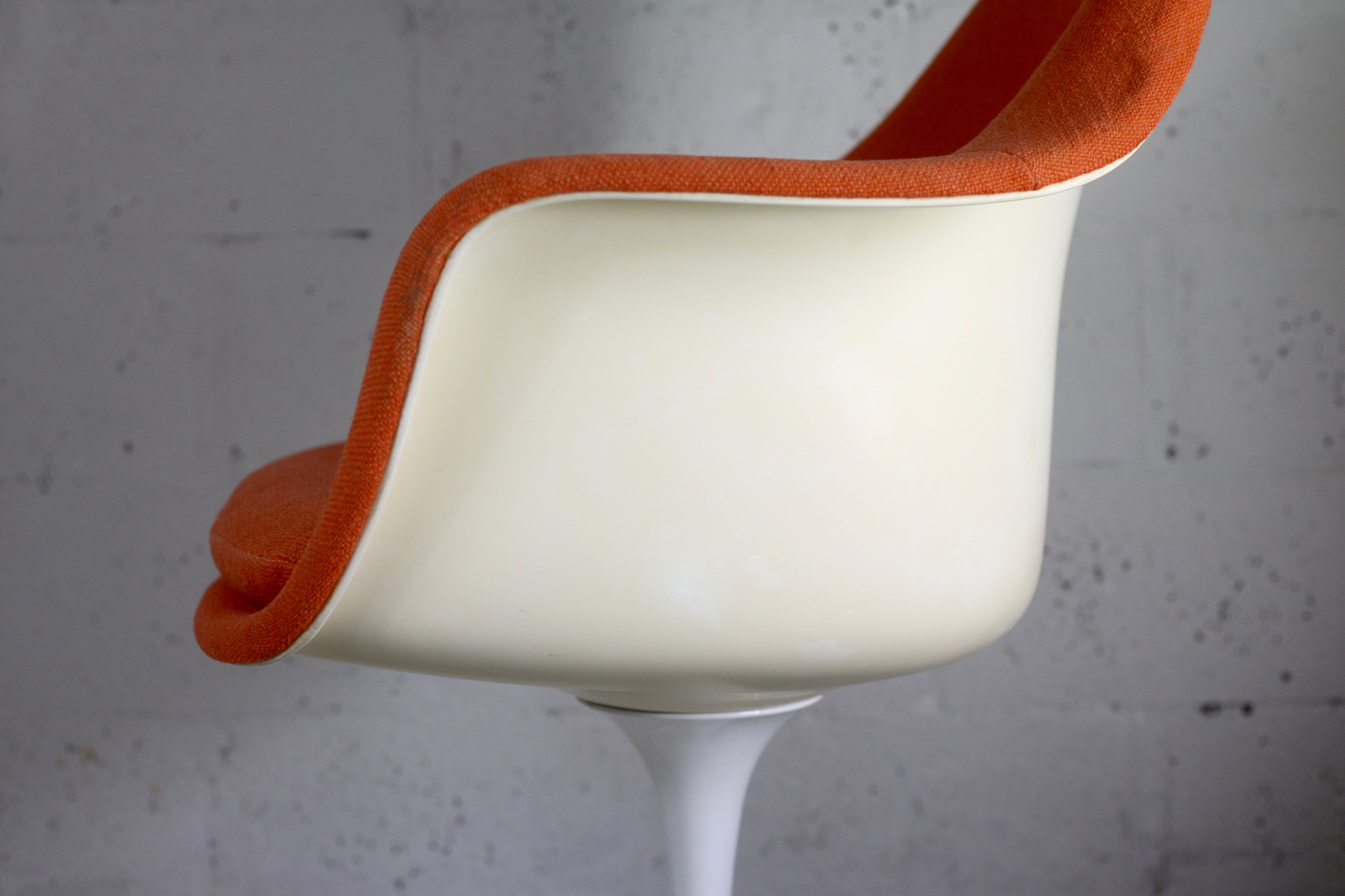 Tulip swivel armchair, Signed Knoll, Eero Saarinen, USA, circa 1960.