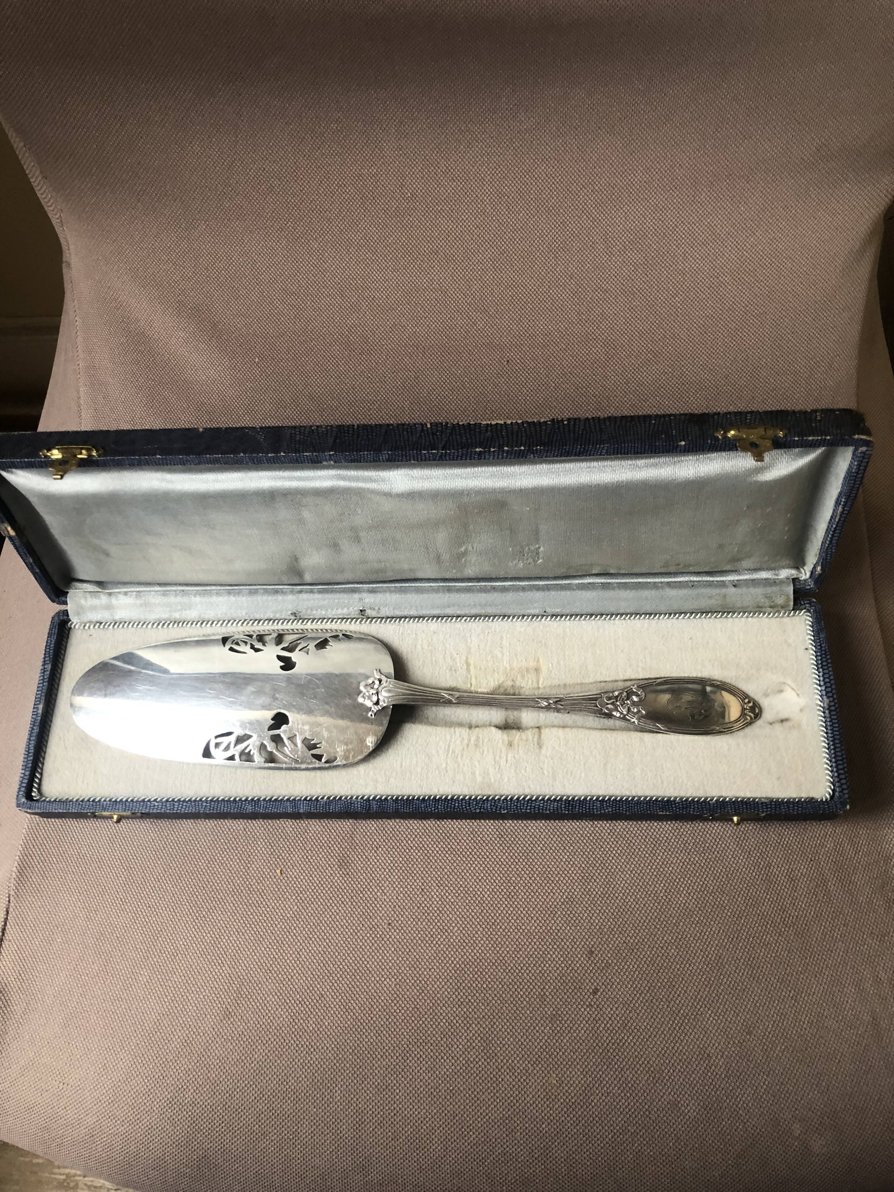 Silver metal pie shovel