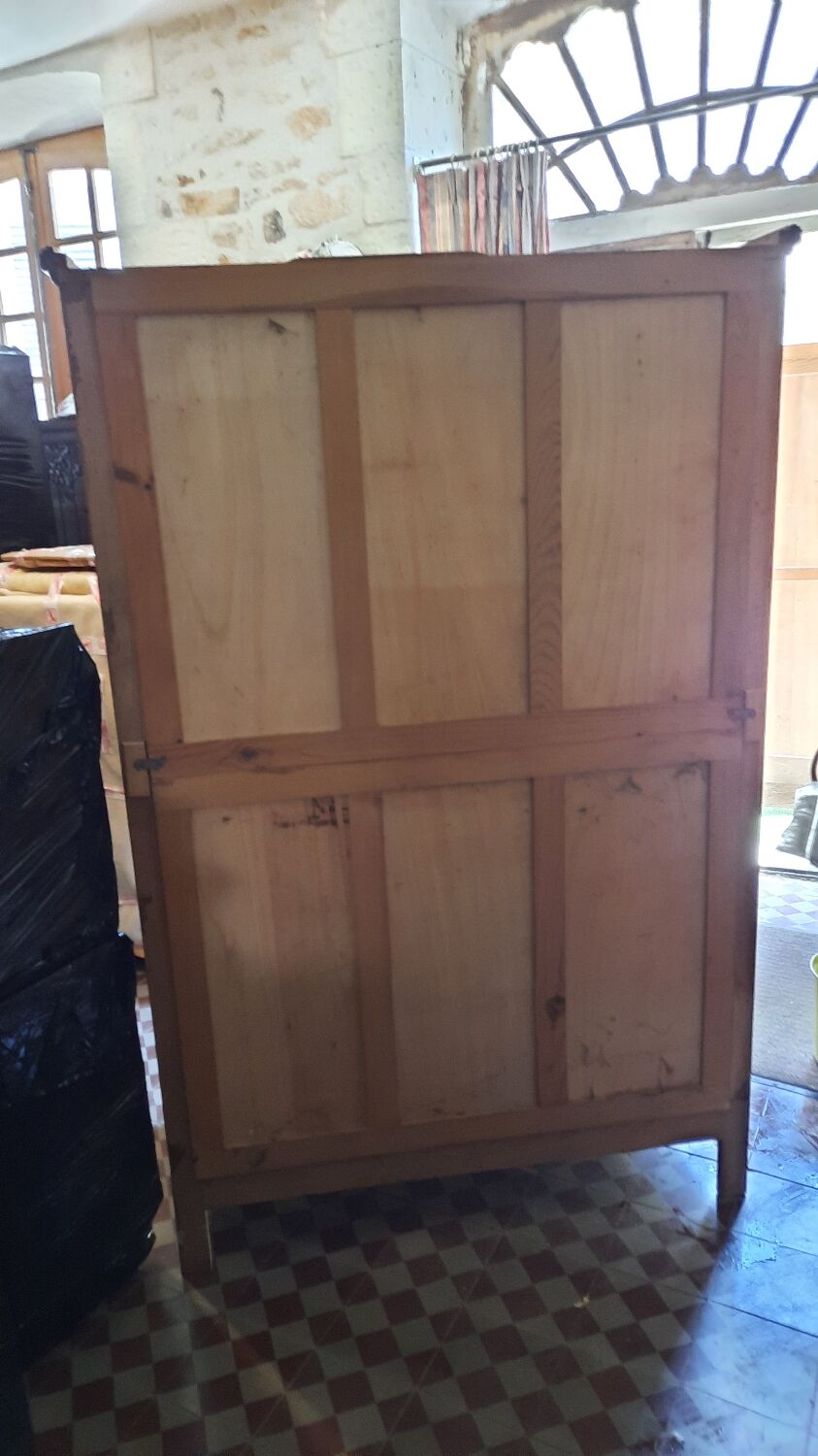 Armoire parisienne