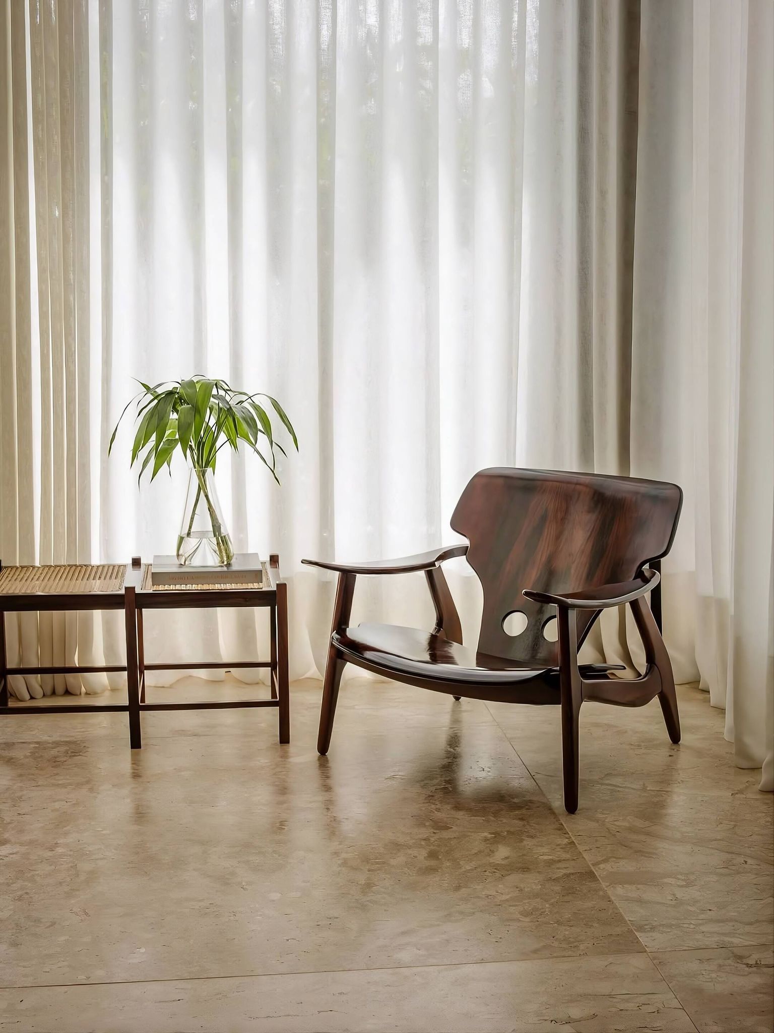 Pair of Diz armchairs, Sergio Rodrigues