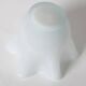 petit vase mouchoir en opaline blanche